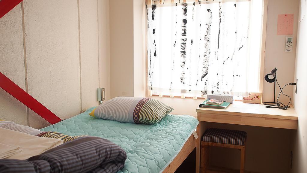 Kamagasaki University Of The Arts Cafe Garden Guest House Aka Cocoroom Osaka Exterior foto